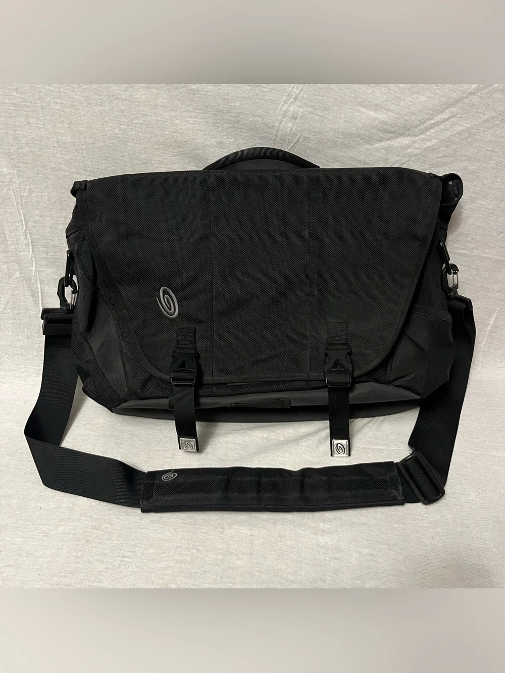 Timbuk2 Black Laptop Messenger Bag with Padded Shoulder Strap